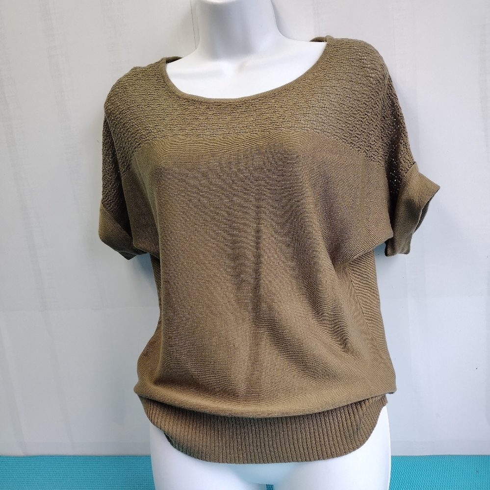 New York Company Sweater Lightweight Short Sleeves Green Olive - XS